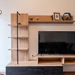 Tirent - Komuna E Parisit, 2 Lejlighed *