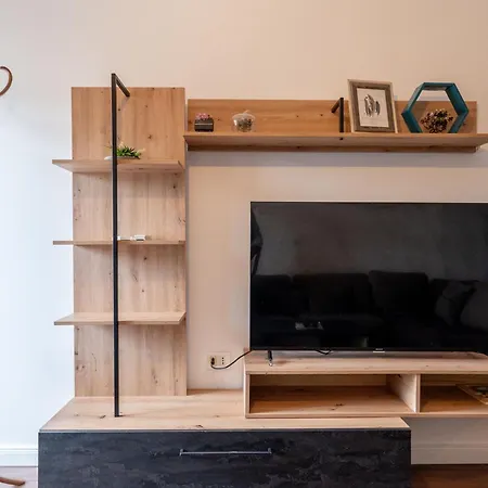Tirent - Komuna E Parisit, 2 Apartment *
