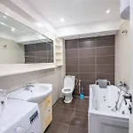 Tirent - Komuna E Parisit, 2 * Tirana