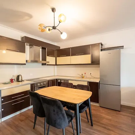 Daire Tirent - Komuna E Parisit, 2 *