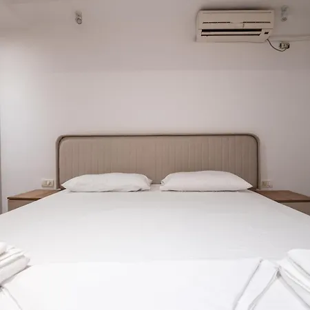 Daire Tirent - Komuna E Parisit, 2 Tiran