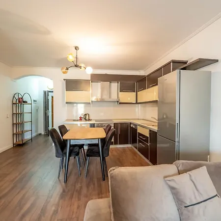 Tirent - Komuna E Parisit, 2 * Tiran