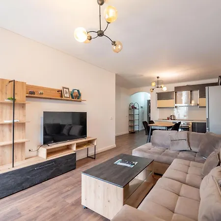 Tirent - Komuna E Parisit, 2 *