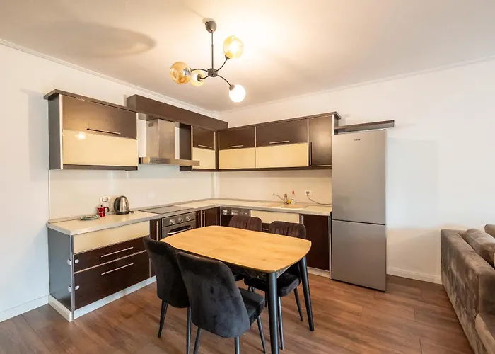 Daire Tirent - Komuna E Parisit, 2 *