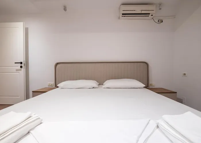 Daire Tirent - Komuna E Parisit, 2 Tiran