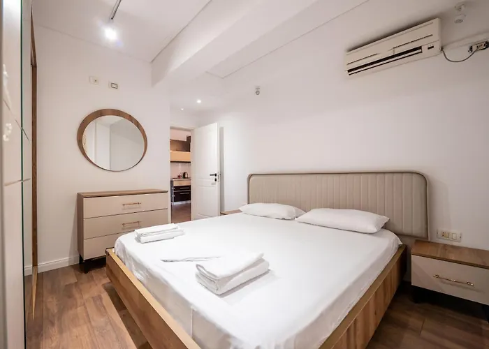 Tirent - Komuna E Parisit, 2 Daire *