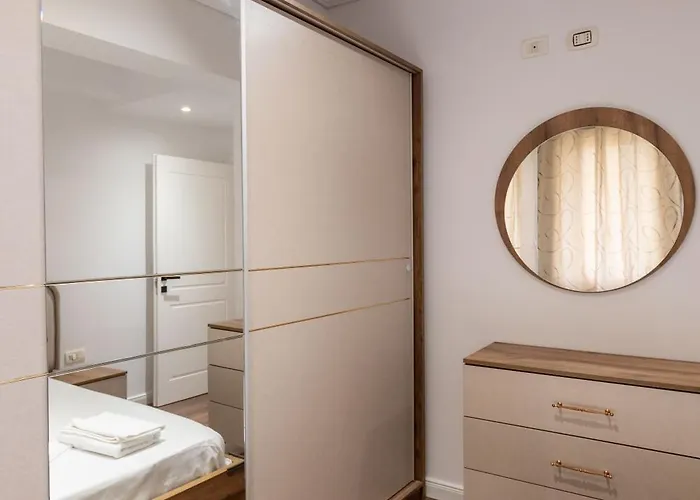 Tirent - Komuna E Parisit, 2 Daire Tiran